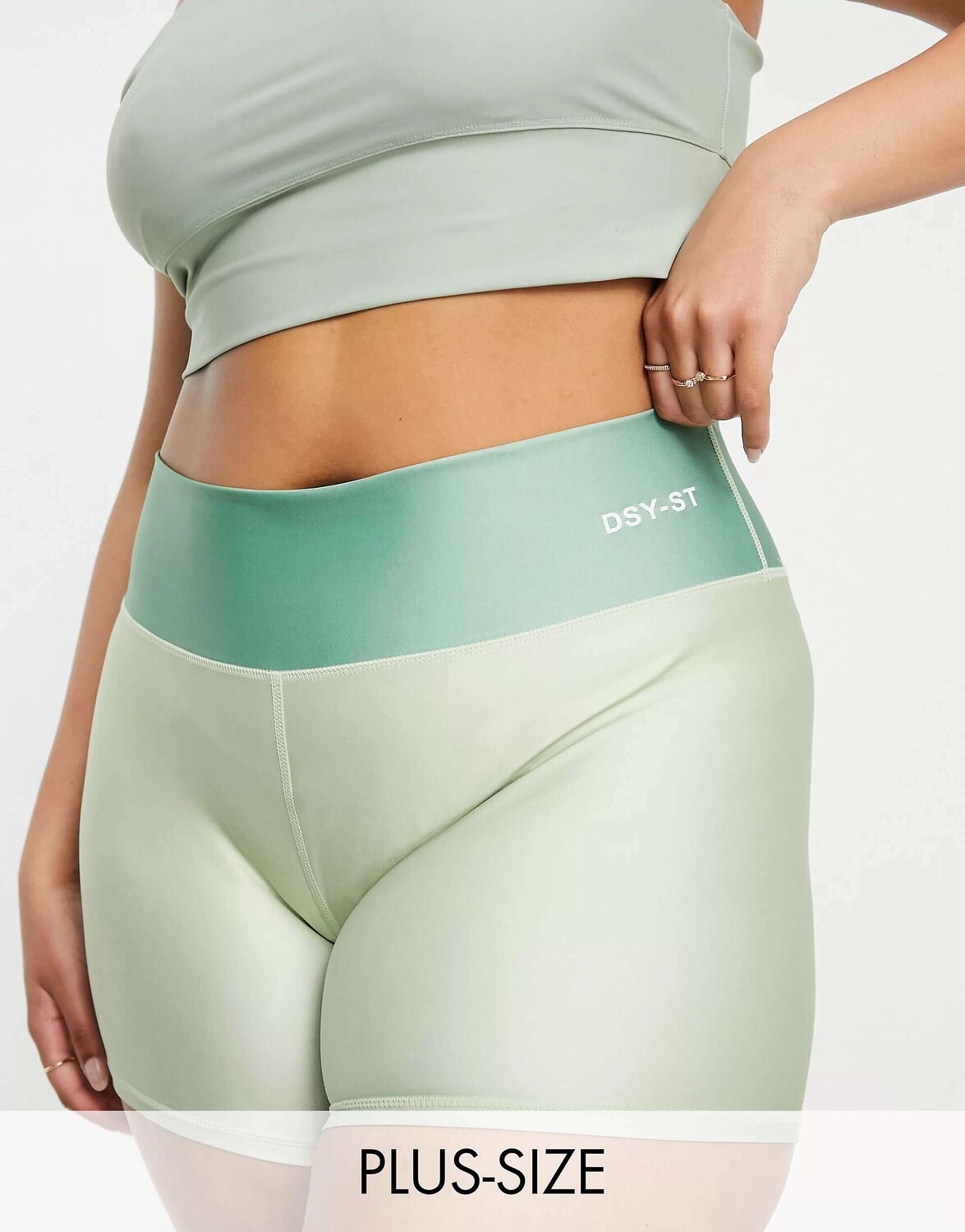 

Двухцветные шорты-леггинсы Daisy Street Plus Active серо-зеленого цвета
