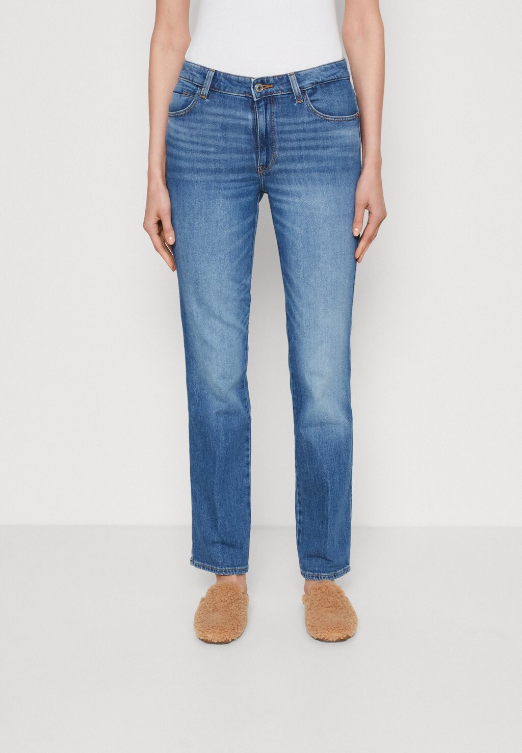 

Джинсы прямого кроя Guess