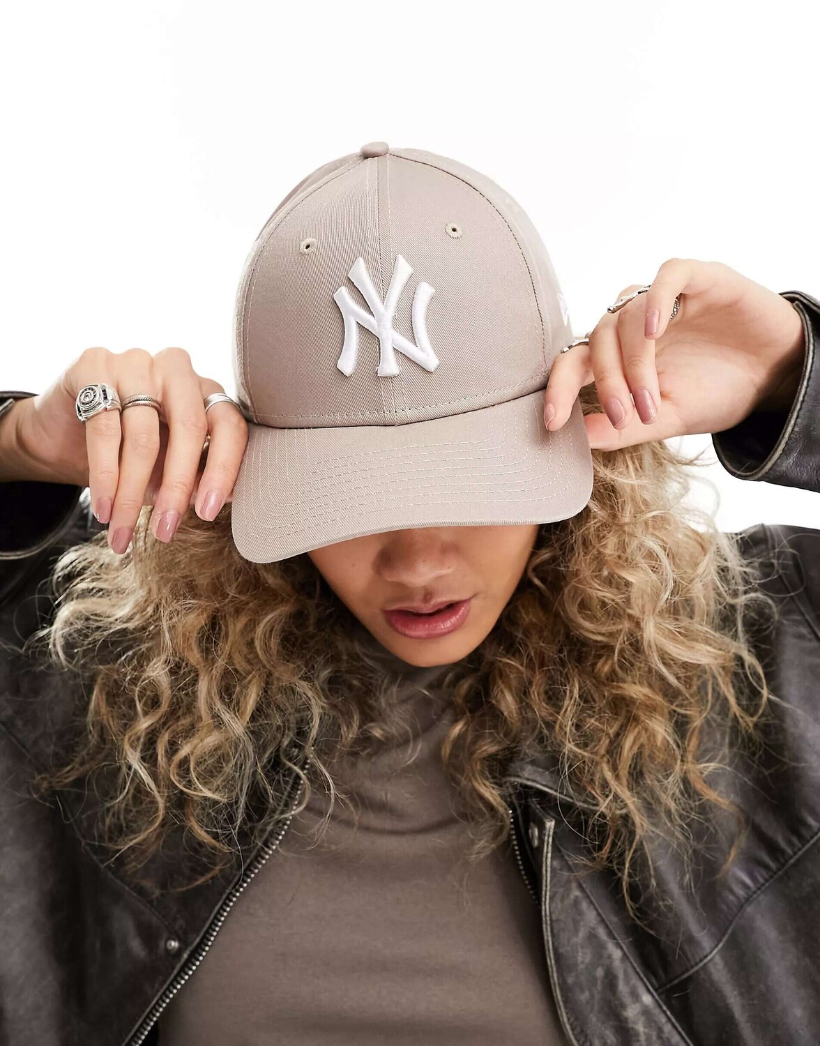 

Бежевая кепка New Era 9Forty NY Yankees