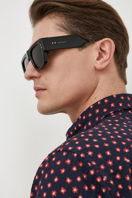 

Солнцезащитные очки Gucci, черный