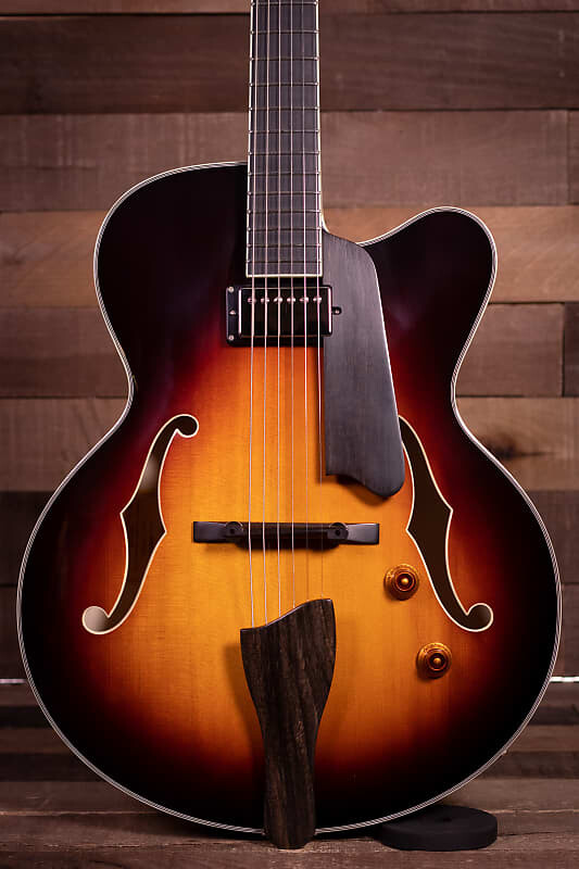 

Электрогитара Eastman AR503CE with Case, Sunburst