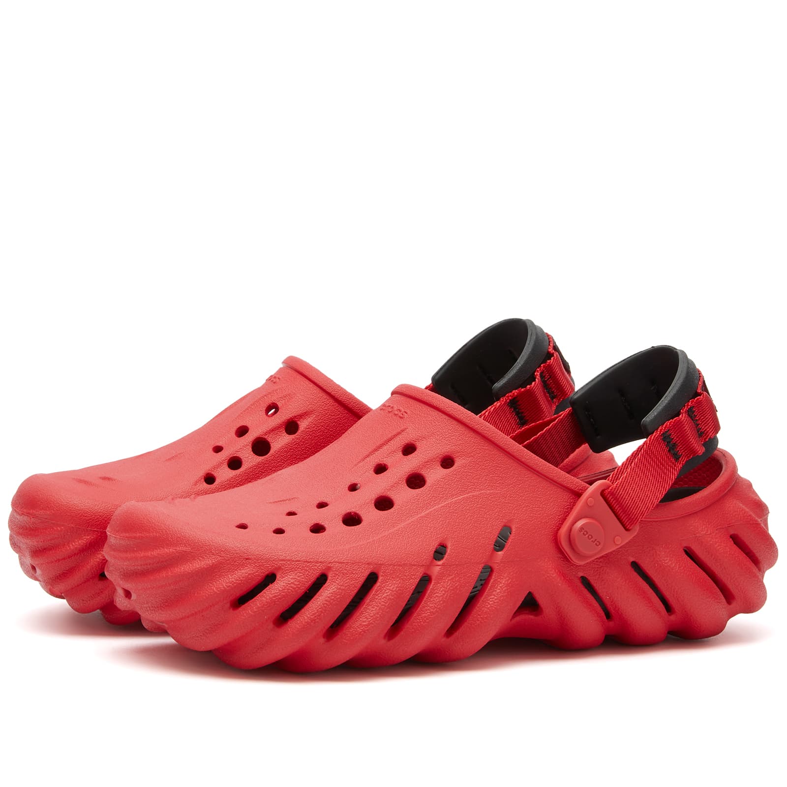 цена Сандалии Crocs Echo Clog, цвет Varsity Red
