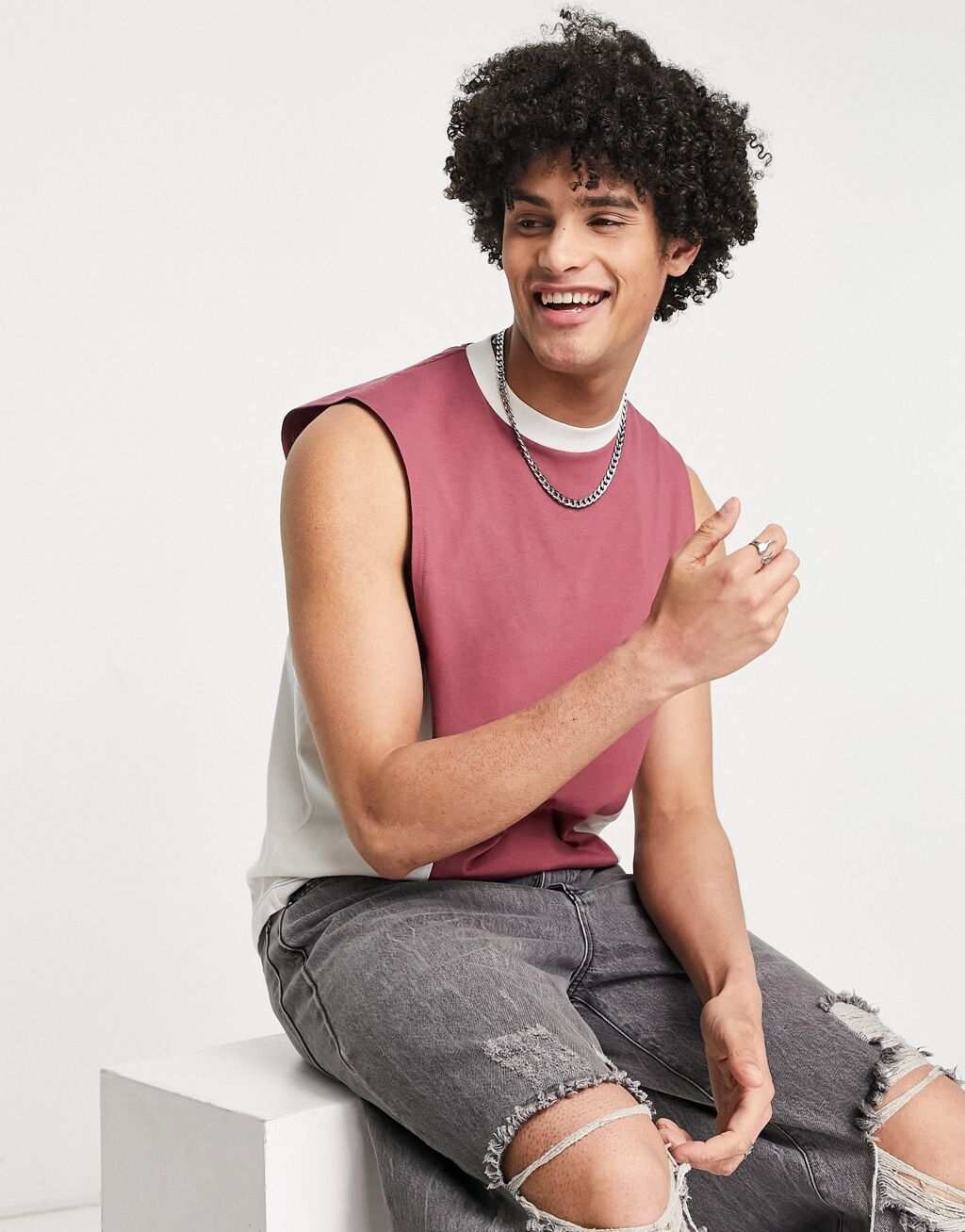 

Свободный жилет нежно-красного цвета с контрастными белыми вставками ASOS DESIGN