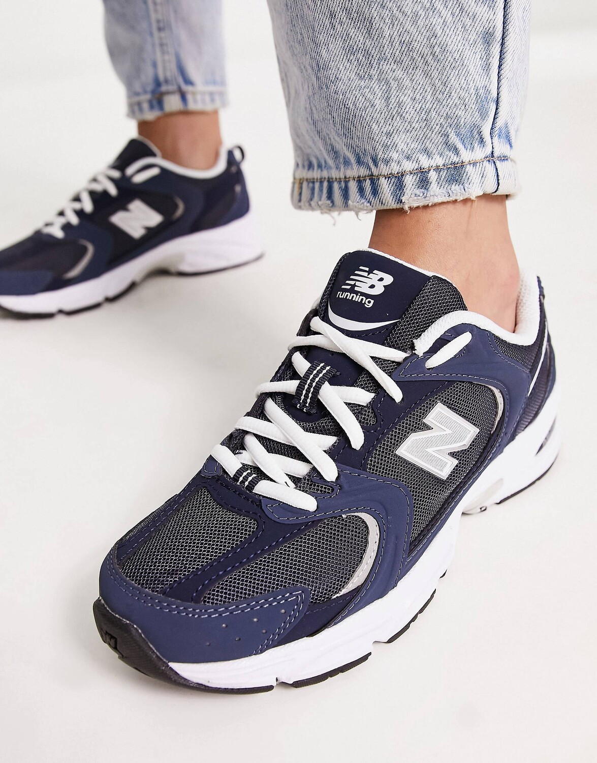 

Темно-синие кроссовки New Balance 530