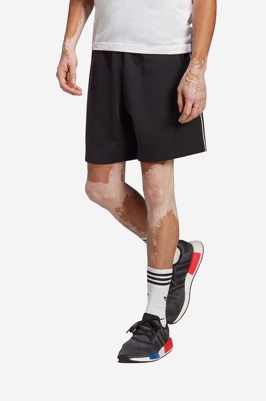 

Шорты adidas Originals, черный