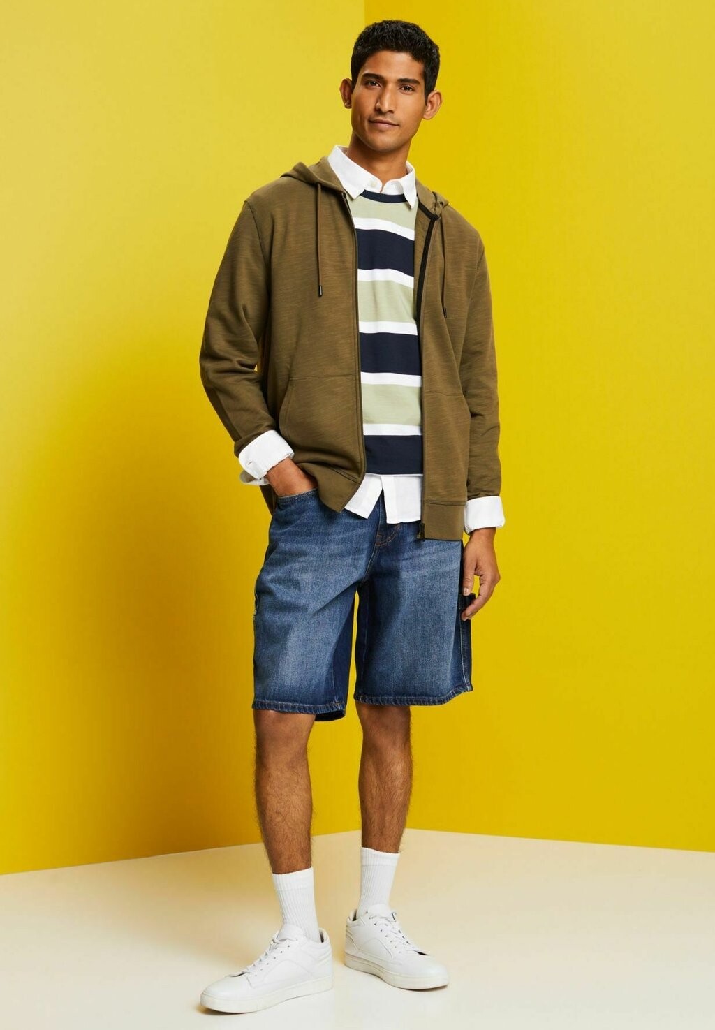 

Толстовка на молнии Esprit