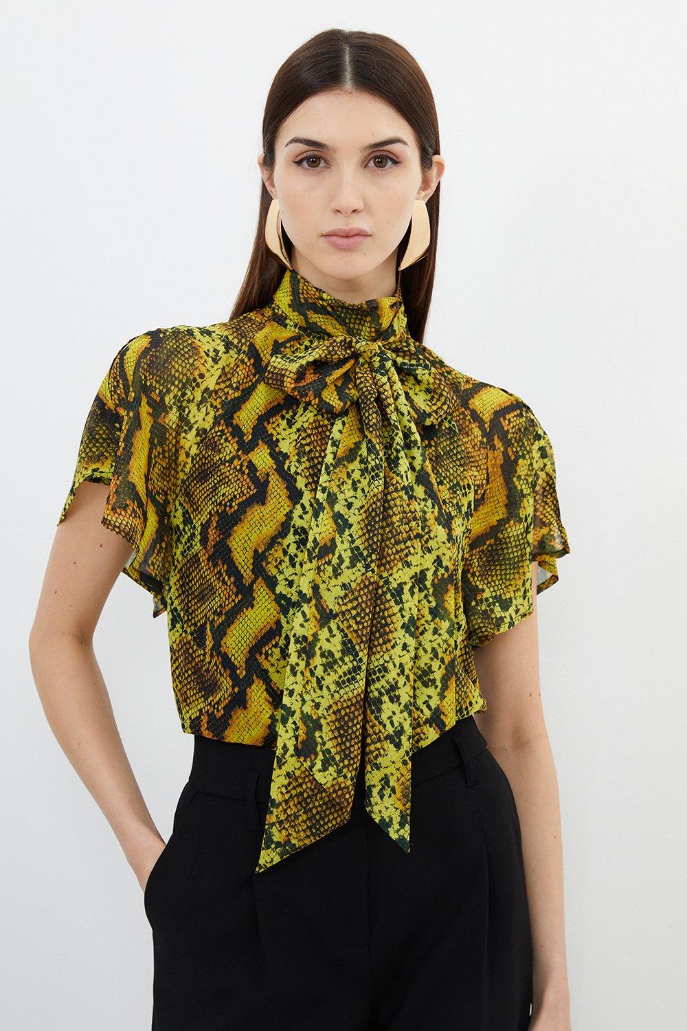 Тканая блузка с рюшами и завязками на шее из жоржета со змеиным принтом Karen Millen, мультиколор