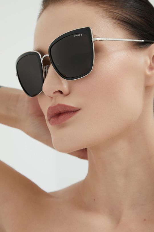 Солнечные очки Vogue, черный цена и фото
