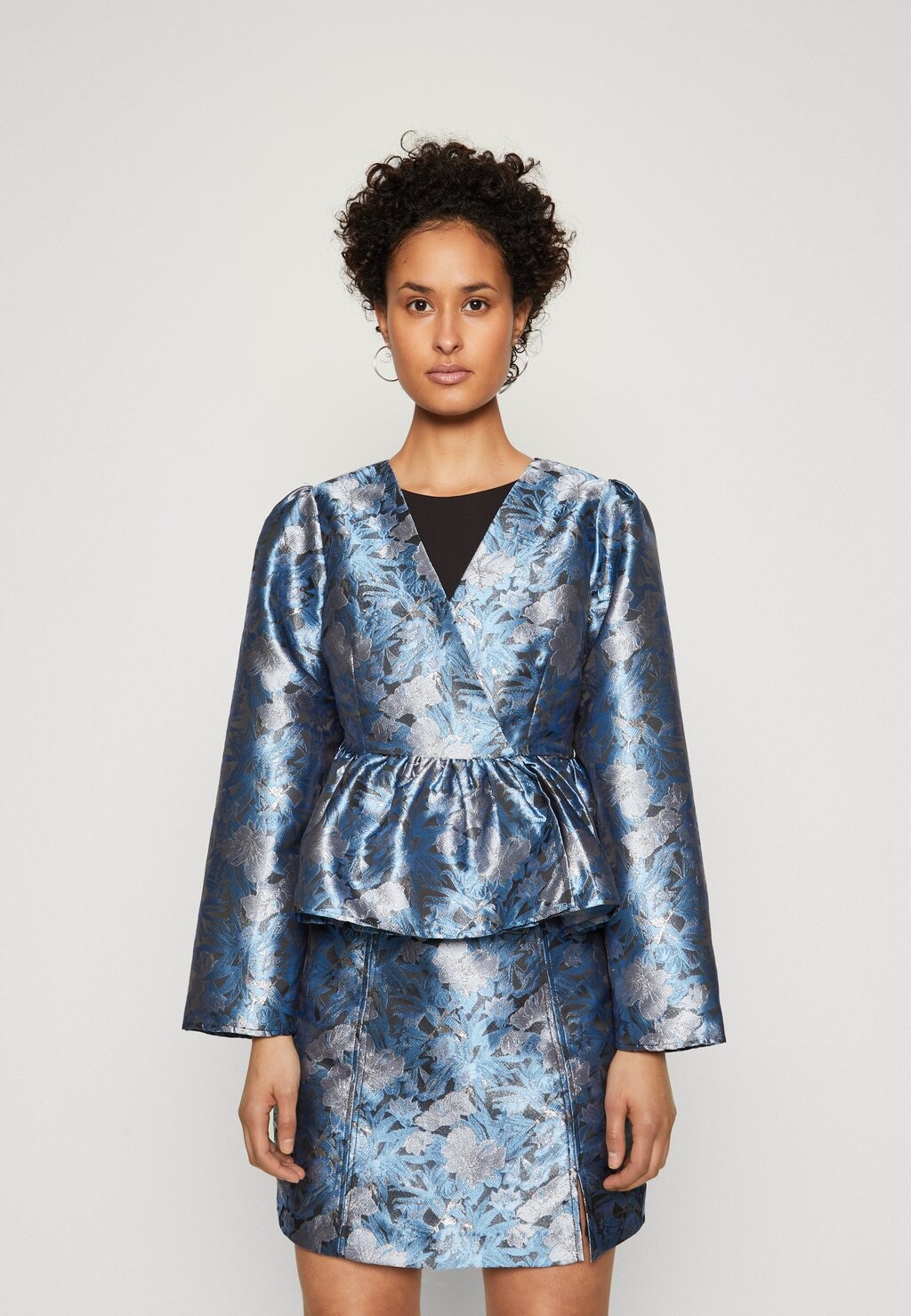 

Широкая рубашка манга YAS YASALINA WRAP, цвет black/silver