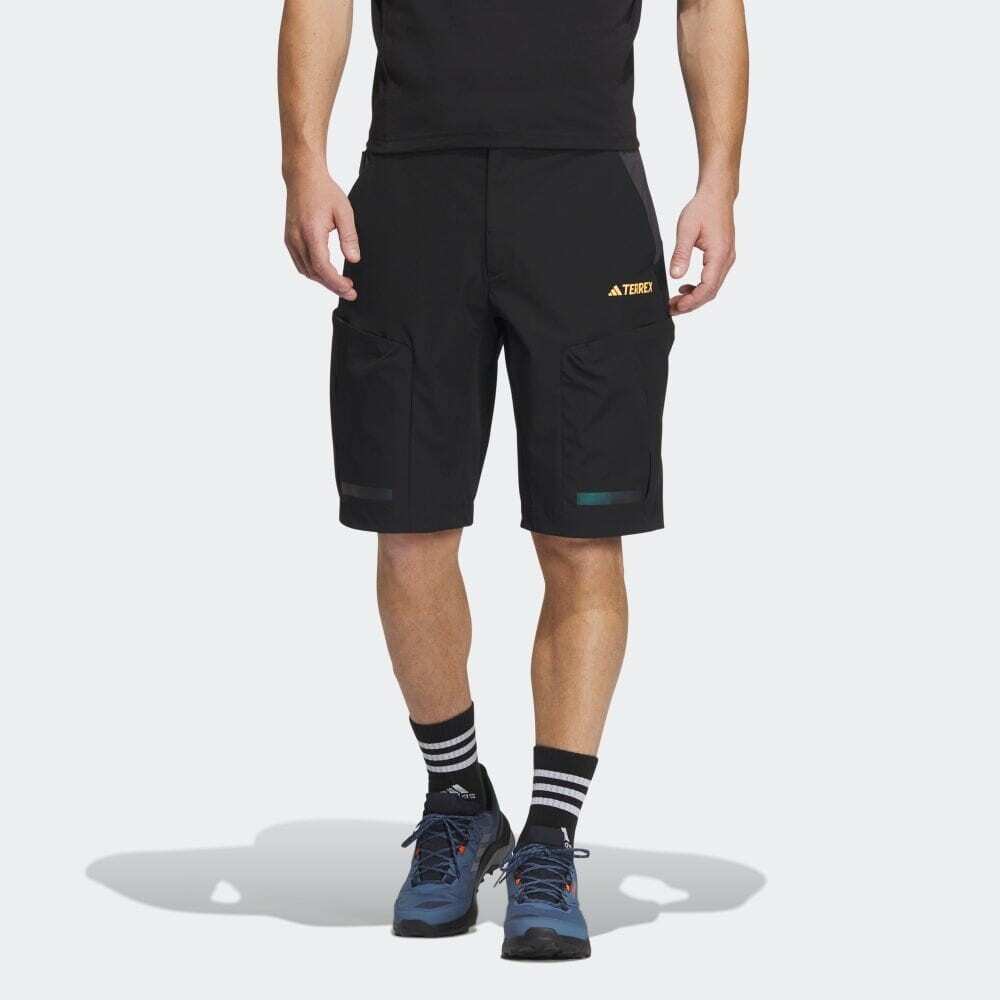 

Шорты Adidas CAMPYX
