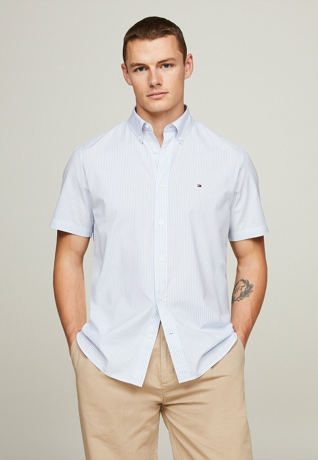 

Рубашка REGULAR SHORT SLEEVE Tommy Hilfiger, цвет cloudy blue optic white
