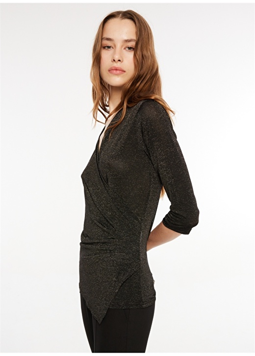 цена Серебристо-черная женская блузка с двубортным воротником Selen