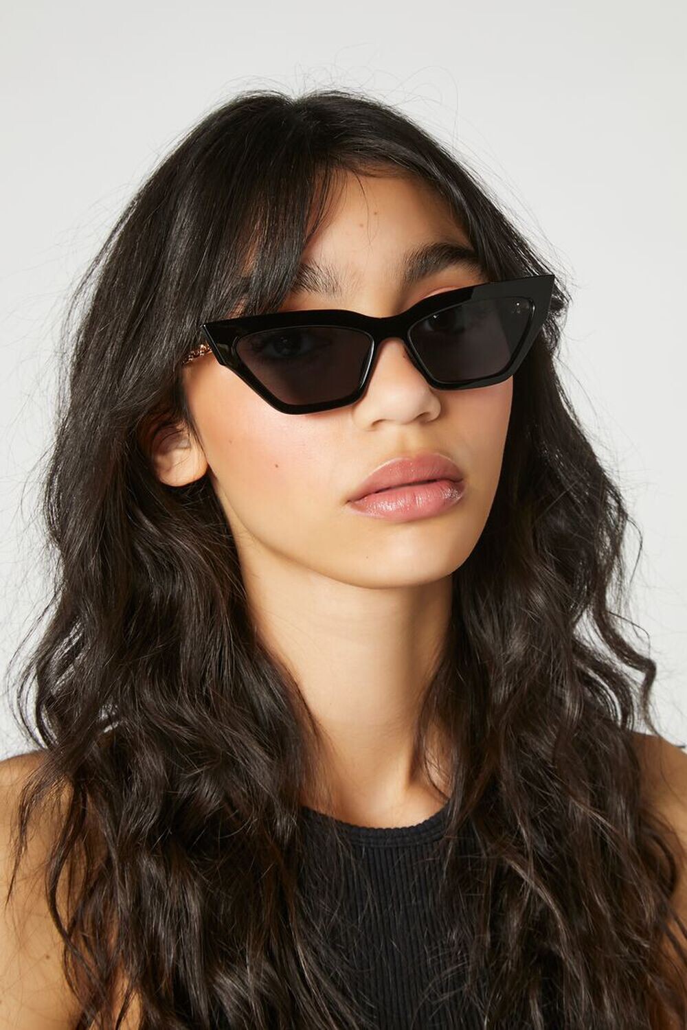 

Солнцезащитные очки кошачий глаз на цепочке Forever 21, черный