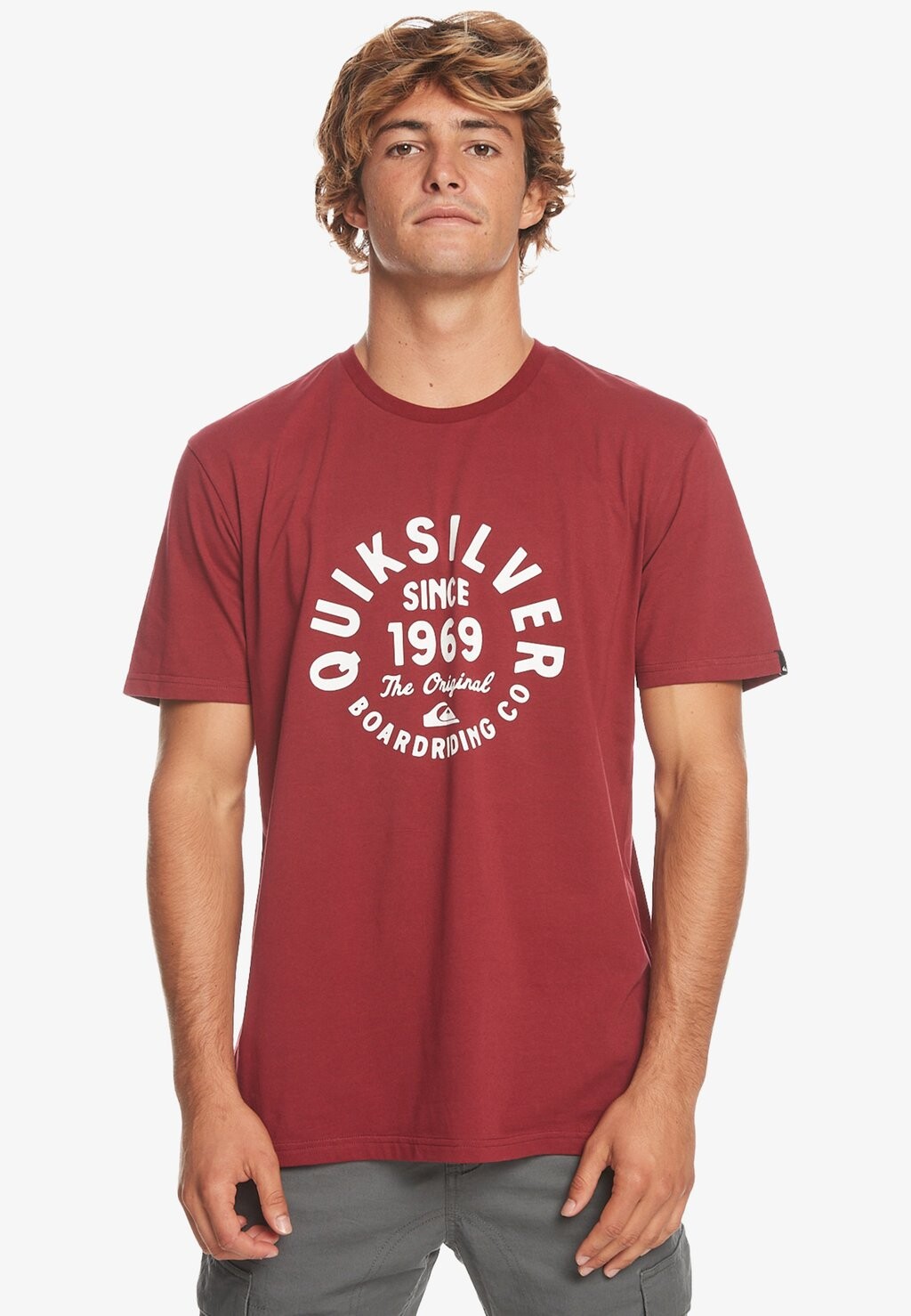 

Футболка с принтом Quiksilver, красный