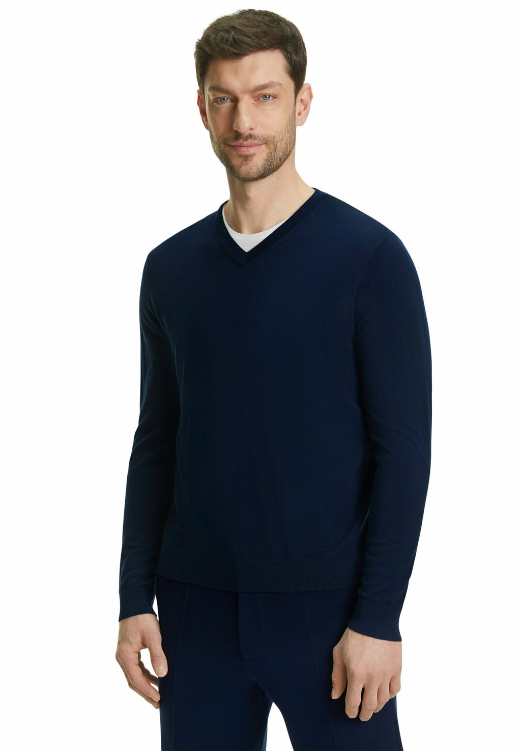 Вязаный свитер Basic V-Neck Merino wool FALKE, цвет space blue цена и фото