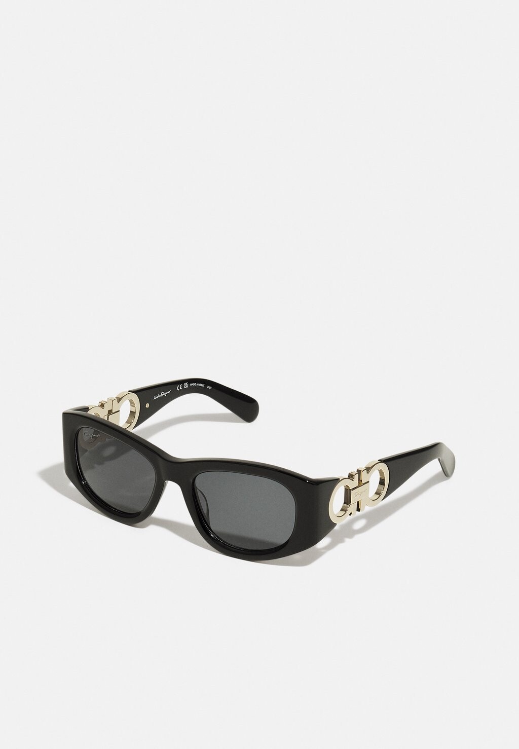

Солнцезащитные очки FERRAGAMO, черный