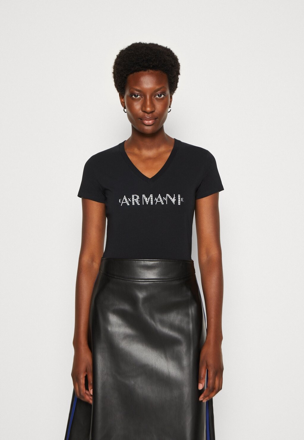 

Футболка с принтом Armani Exchange, черный