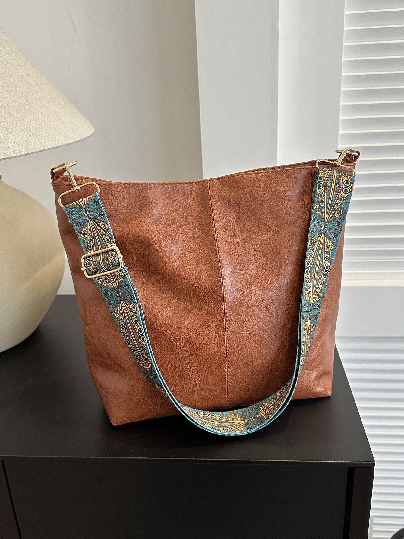 Сумка-хобо с геометрическим ремешком, коричневый ретро ретро женская сумка через плечо с клапаном коричневый