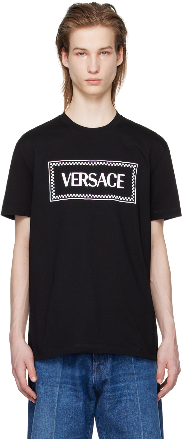 

Черная футболка с вышивкой Versace