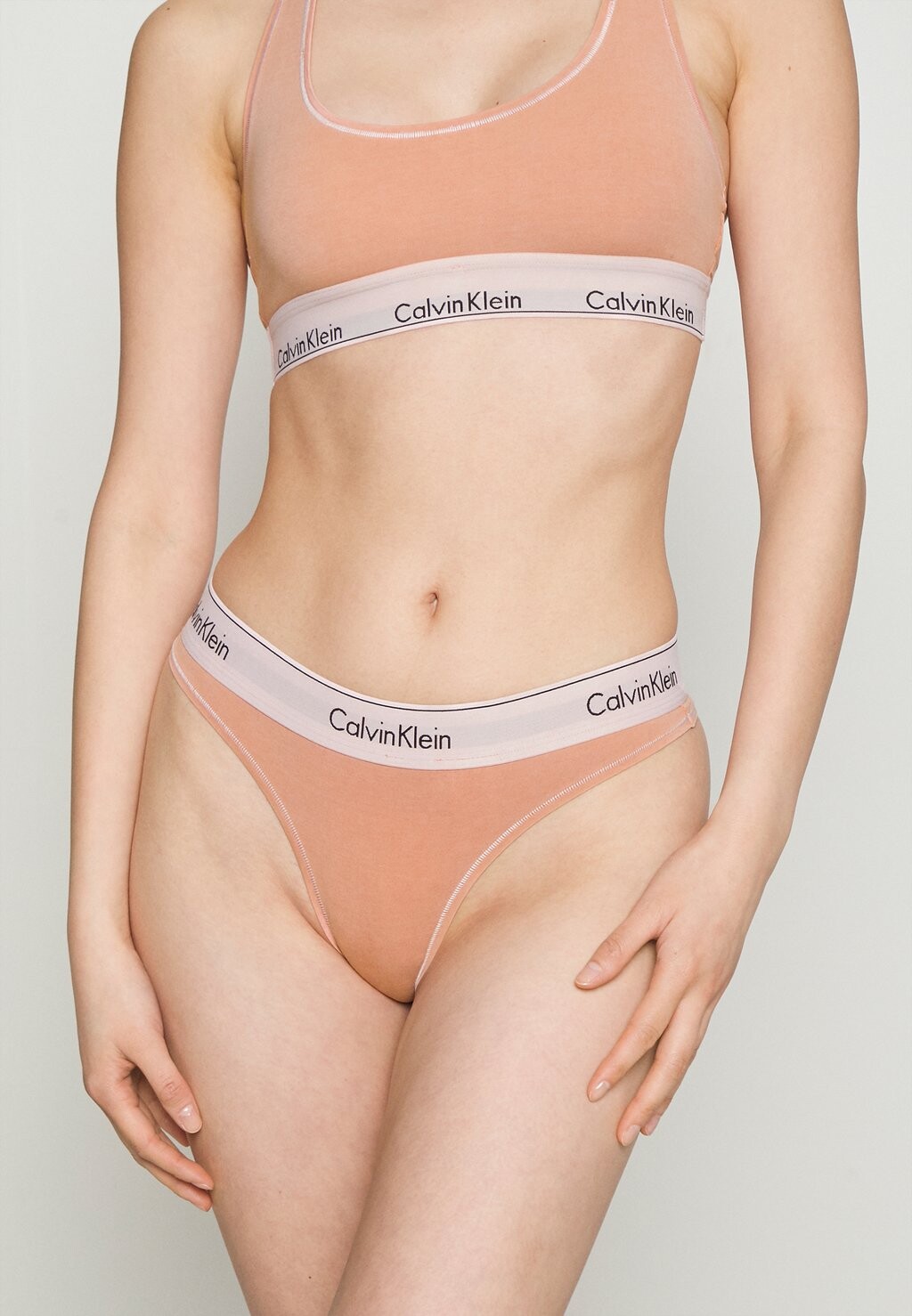 

Стринги Calvin Klein Underwear