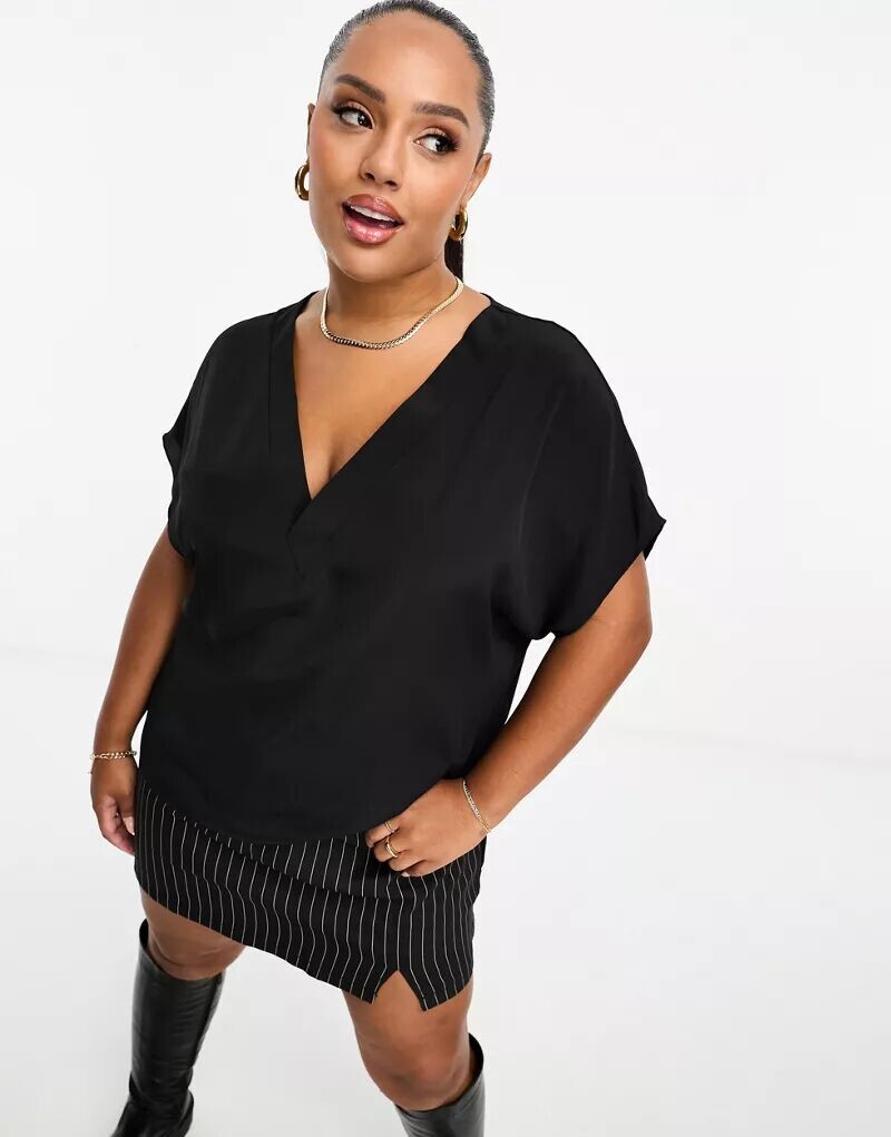 

Черный тканый топ с v-образным вырезом ASOS DESIGN Curve