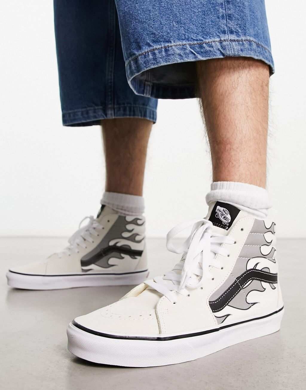 

Белые кроссовки Vans SK8-Hi со светоотражающим принтом в виде пламени