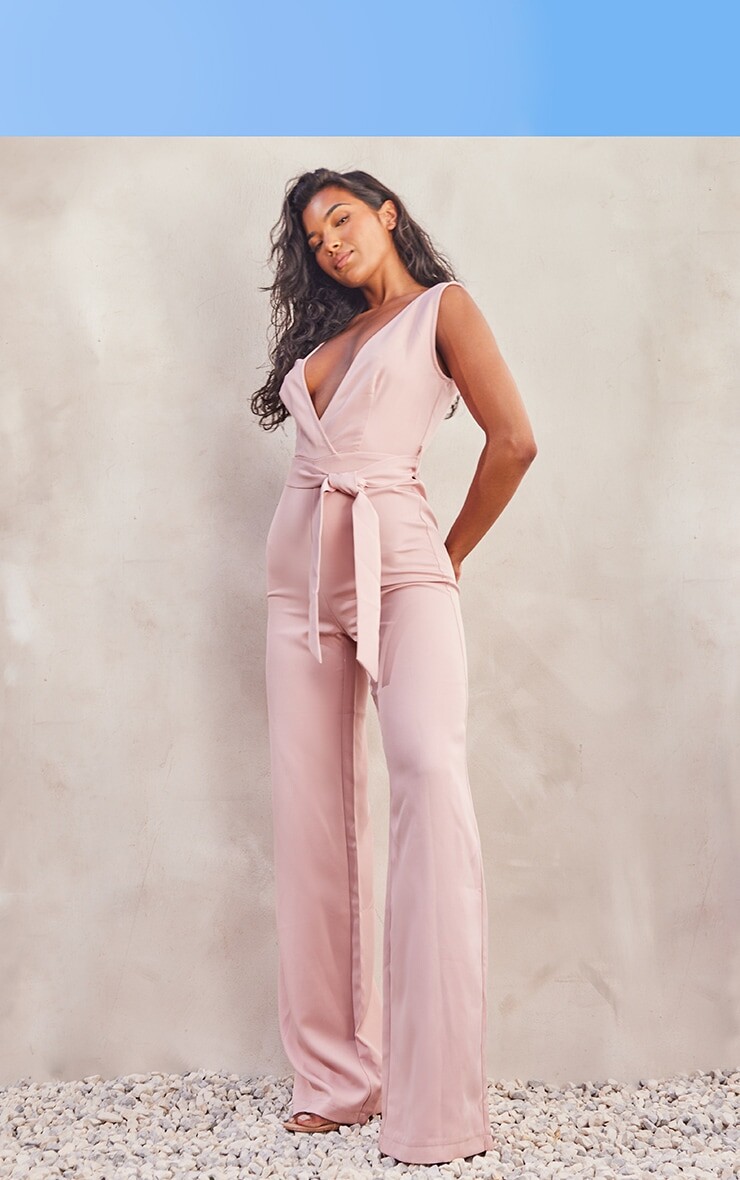 

PrettyLittleThing Тканый комбинезон с глубоким вырезом и завязками на спине Rose