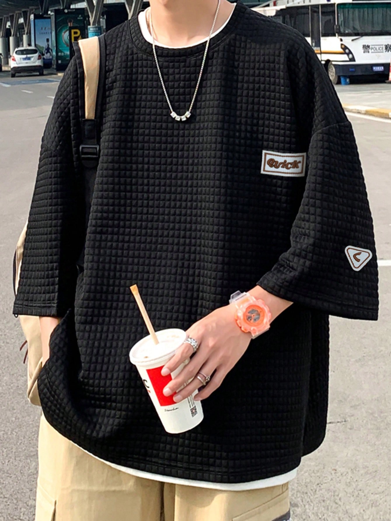 Мужская футболка свободного кроя с заниженными плечами Manfinity Hypemode с нашивками с буквами, черный