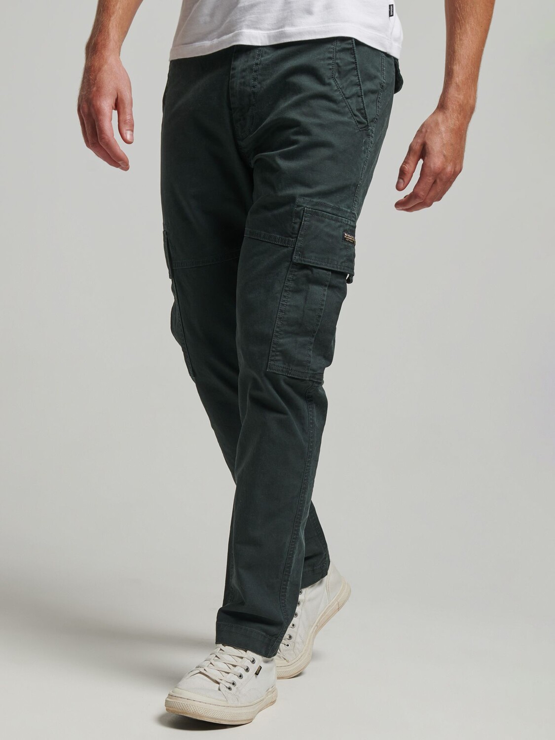 

Брюки-карго из органического хлопка Superdry, мытые, черные