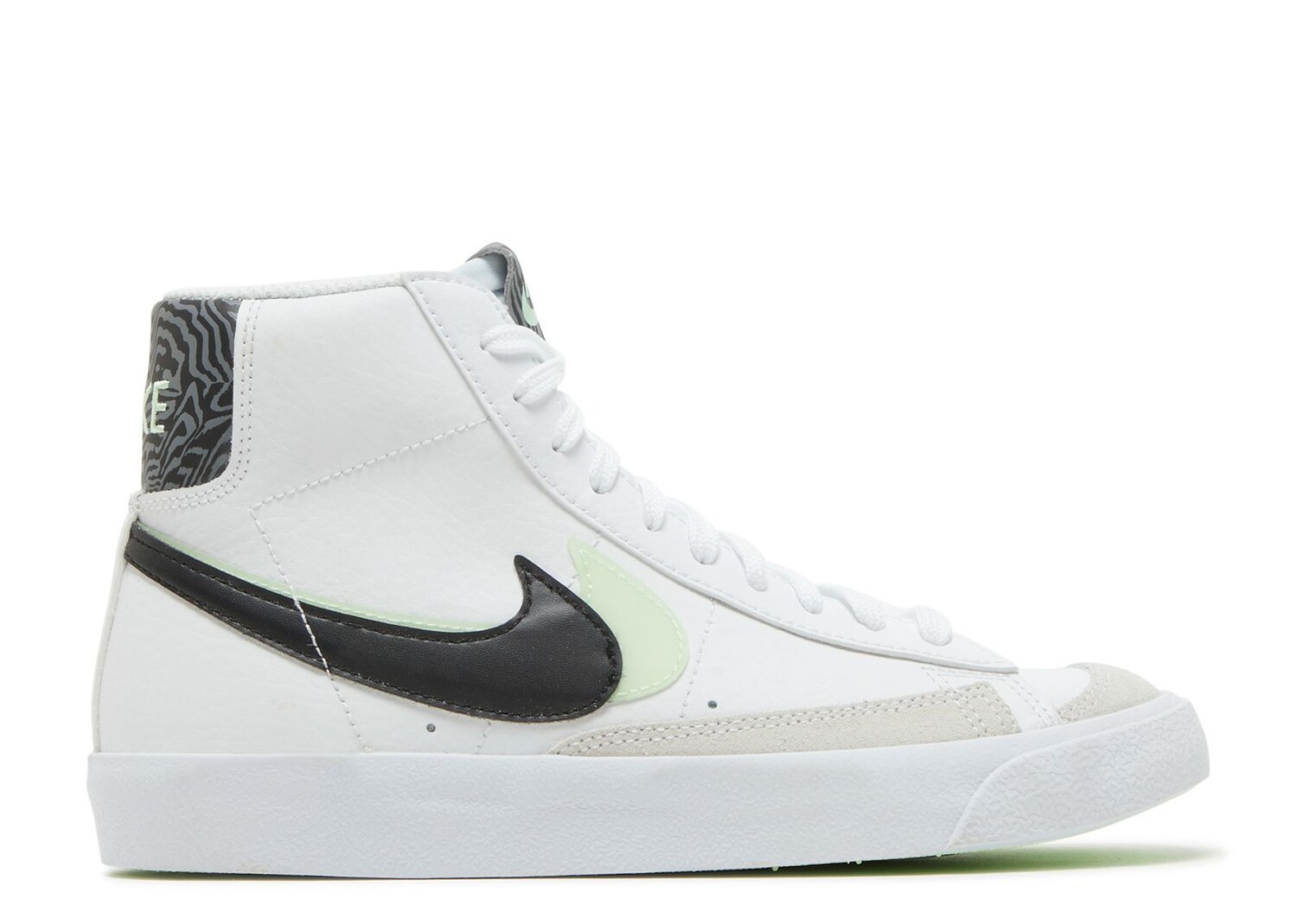 

Кроссовки Nike Blazer Mid '77 Se Gs 'Double Swoosh - White Vapor Green', белый