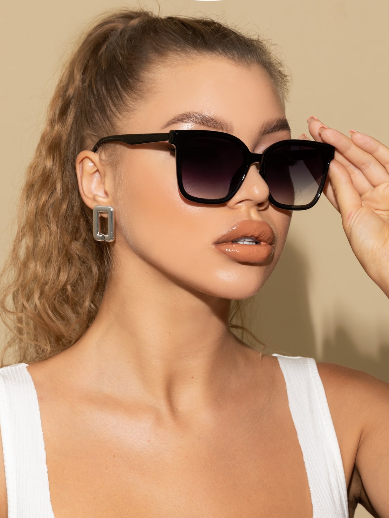 цена 1 шт. женские модные пластиковые классические квадратные солнцезащитные очки для путешествий