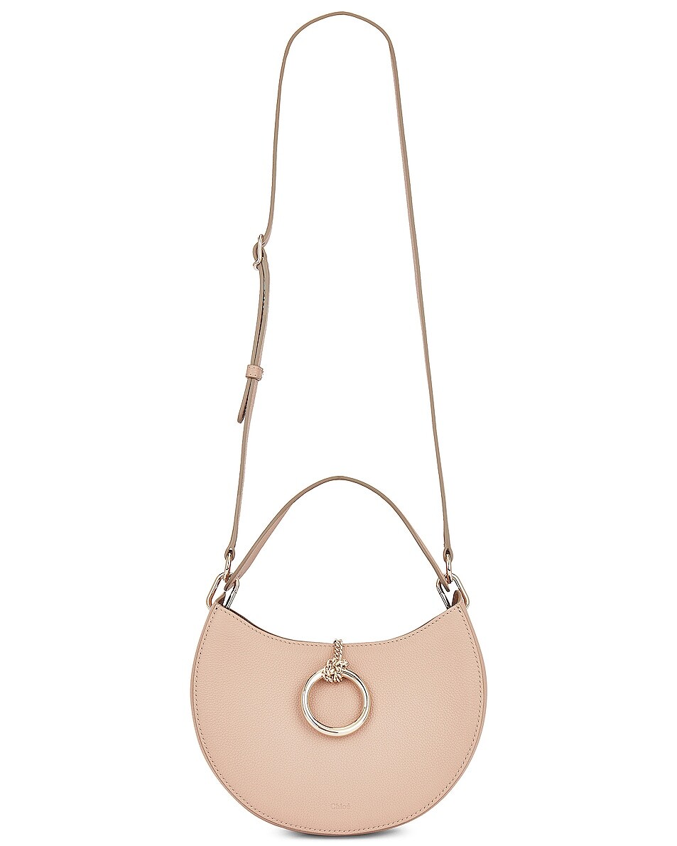 

Сумка кросс-боди Chloe Arlene Small Hobo, цвет Nomad Beige