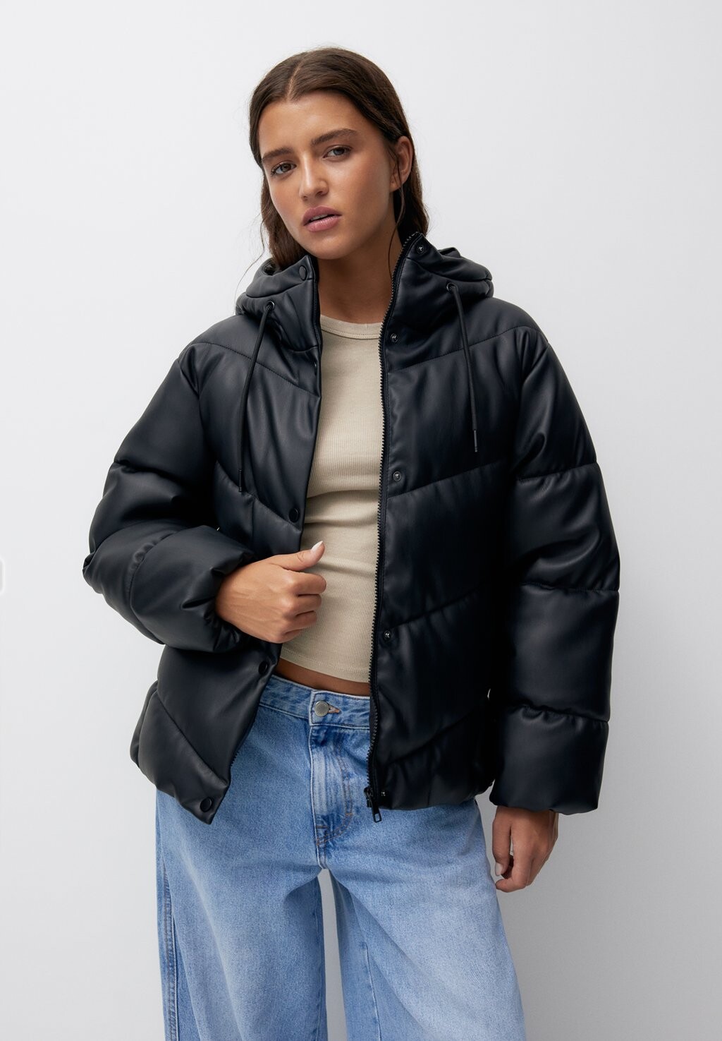 

Зимняя куртка Puffer PULL&BEAR, черный