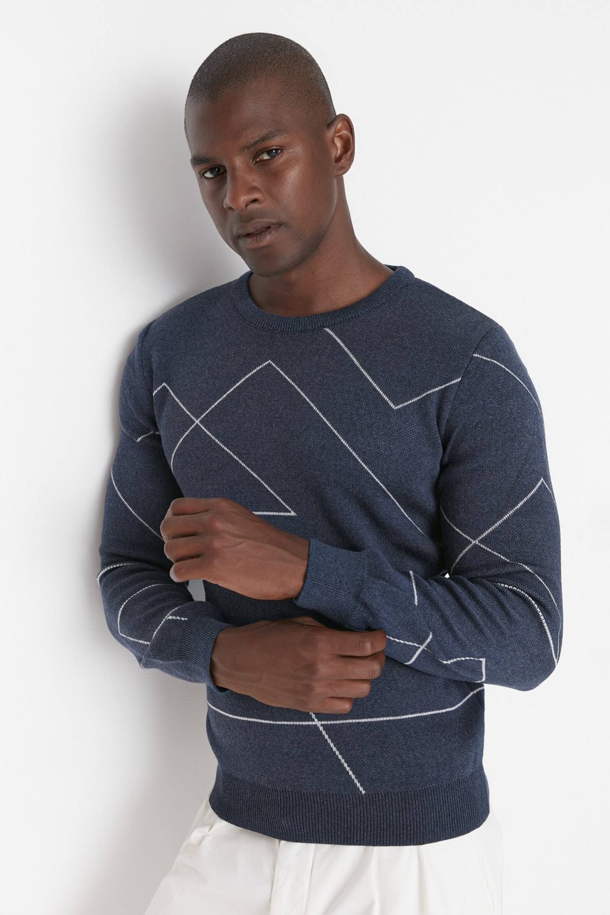 Свитер Trendyol приталенный с круглым вырезом, синий koan collection свитер с круглым вырезом в этническом стиле бледно синий