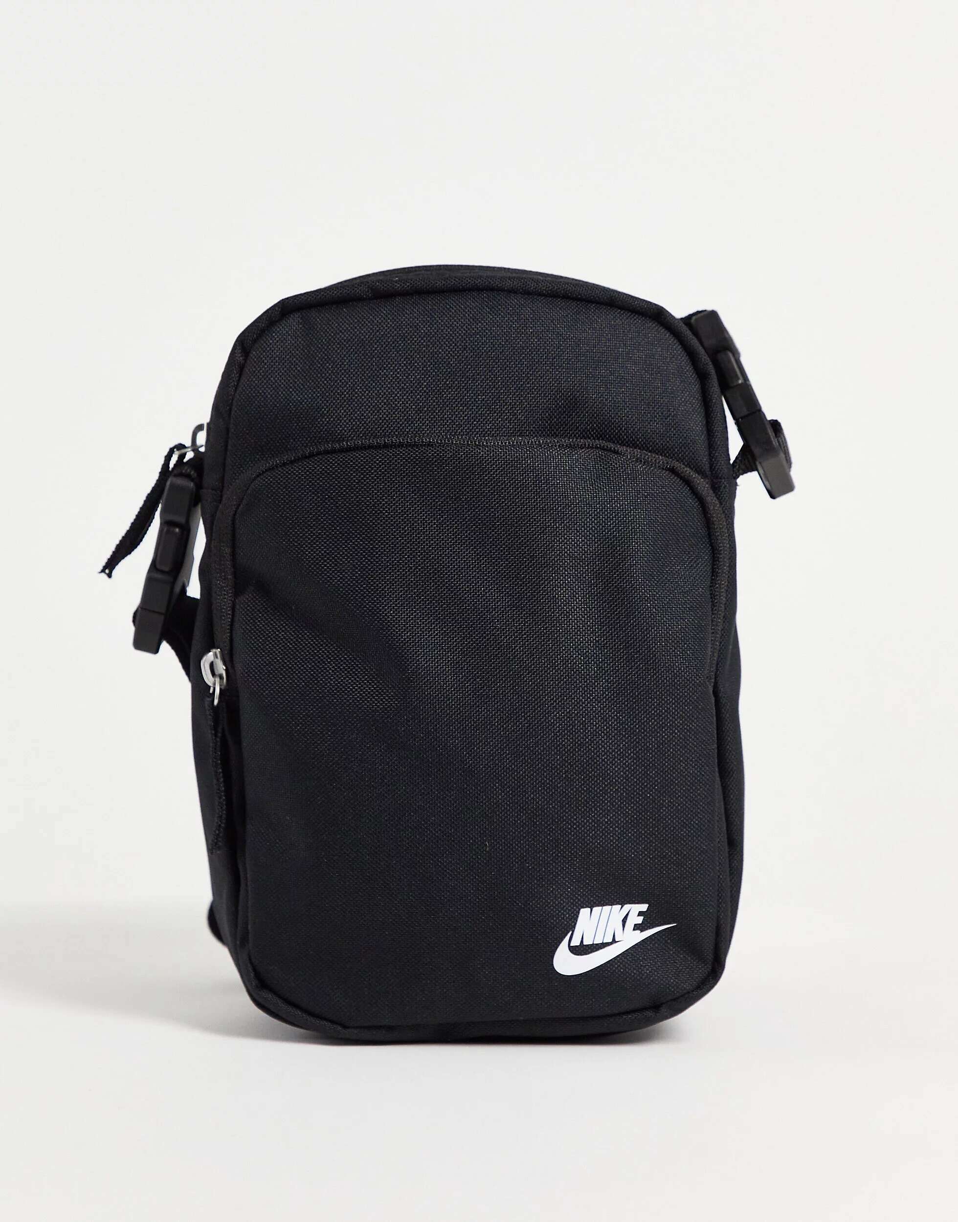 цена Черная сумка через плечо Nike Heritage