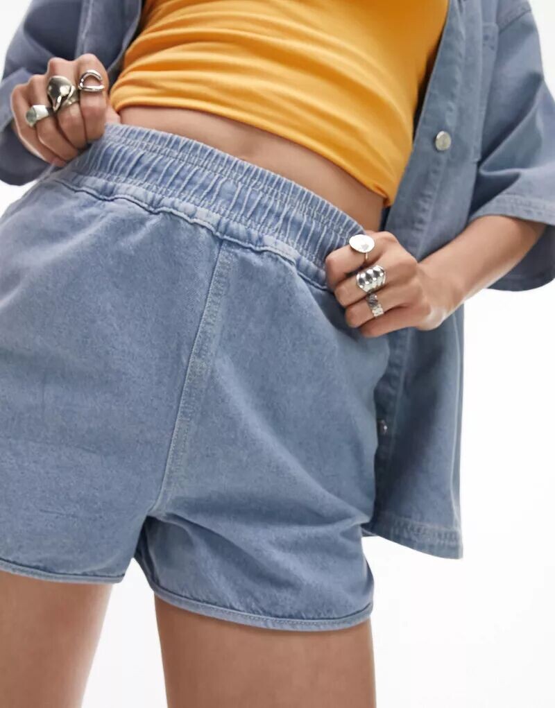 

Спортивные шорты из выцветшего денима Topshop