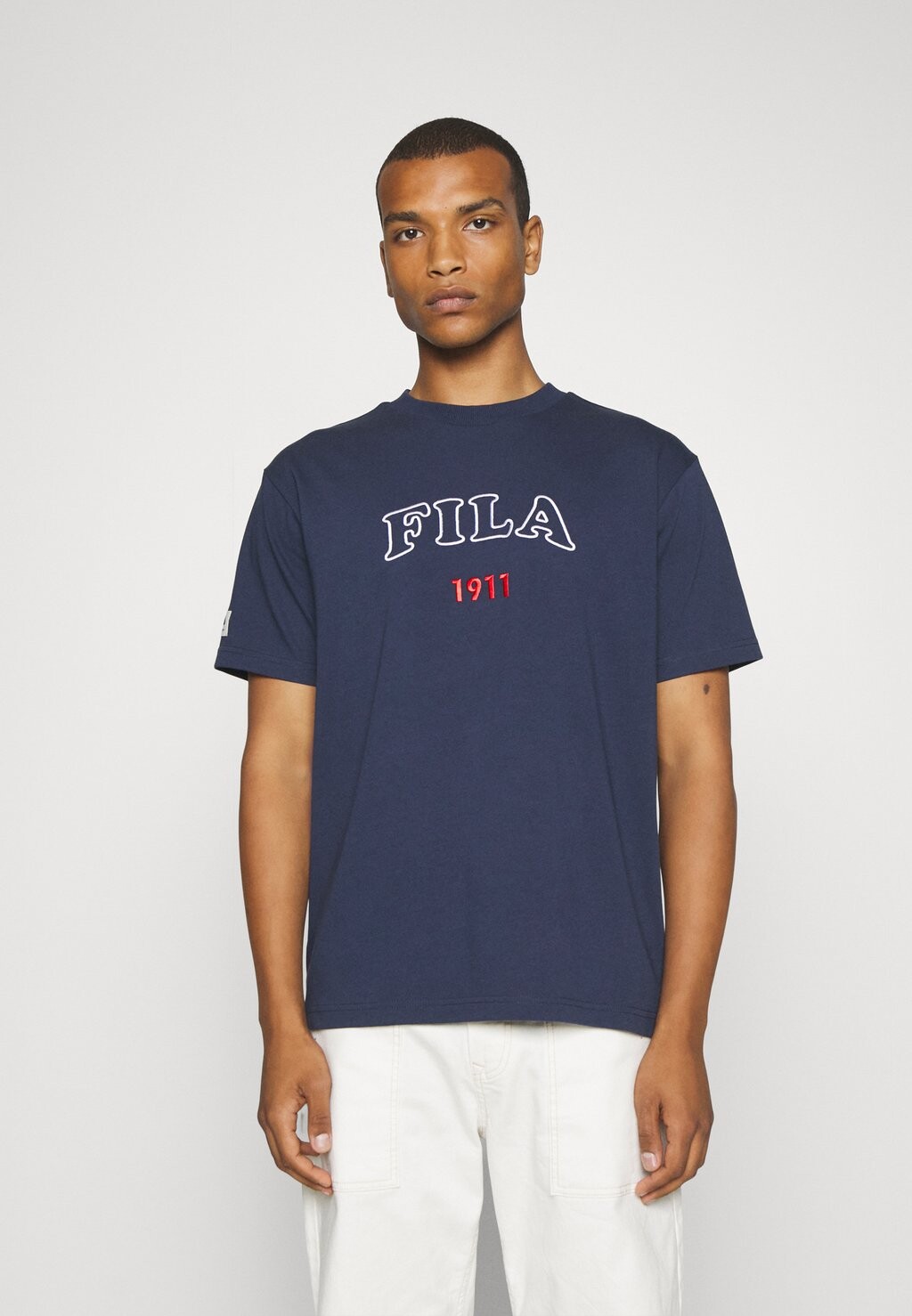 

Футболка с принтом Fila, Серый