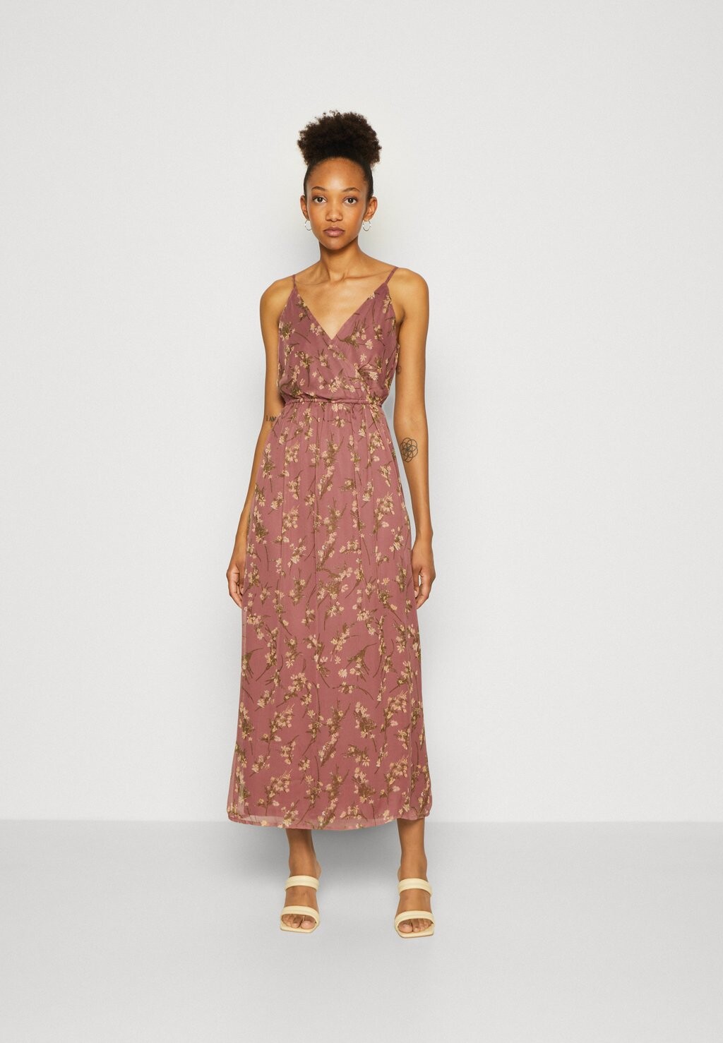 

Длинное платье Vero Moda