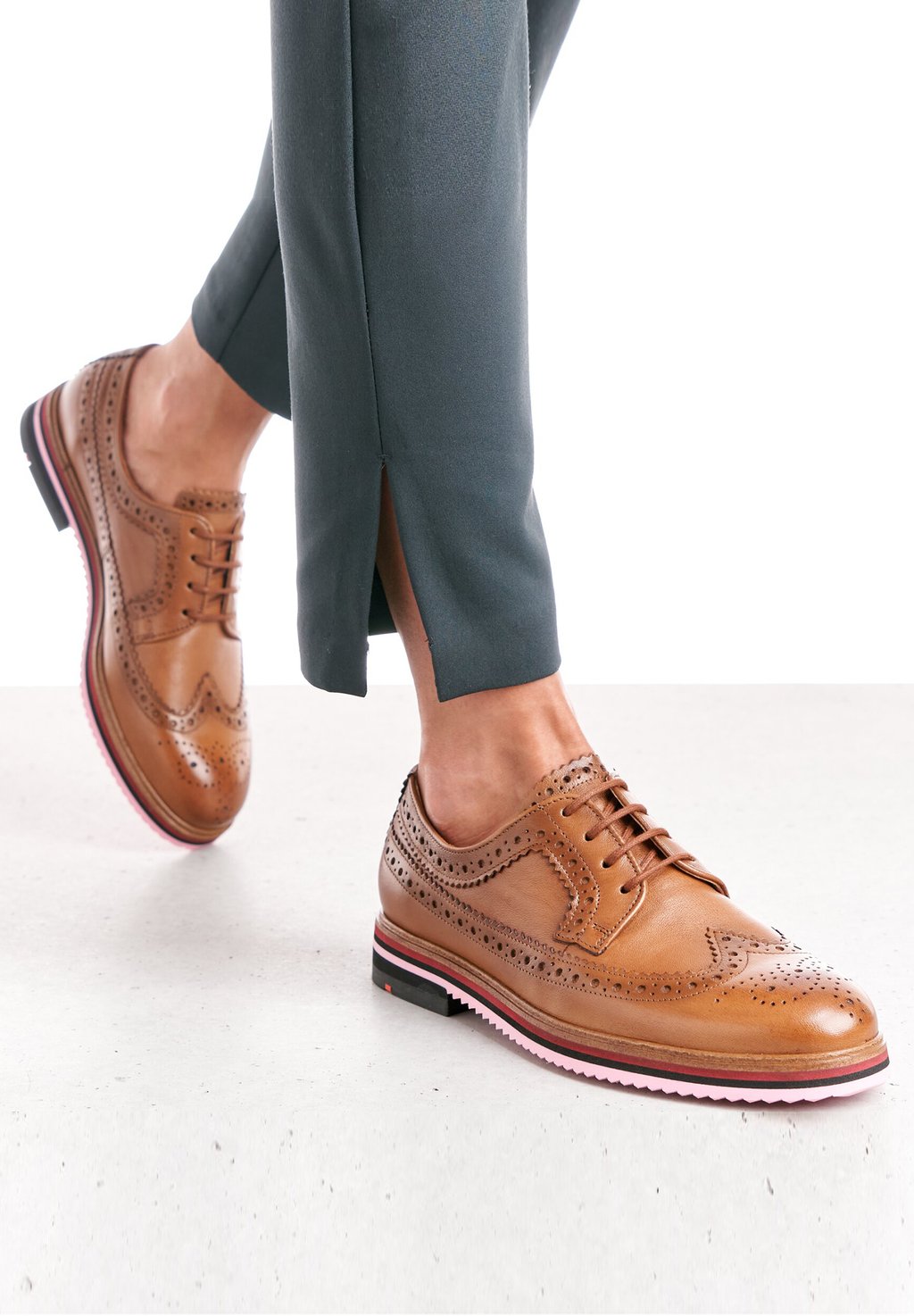 цена Ботинки на шнуровке Eleganter Lloyd, цвет braun