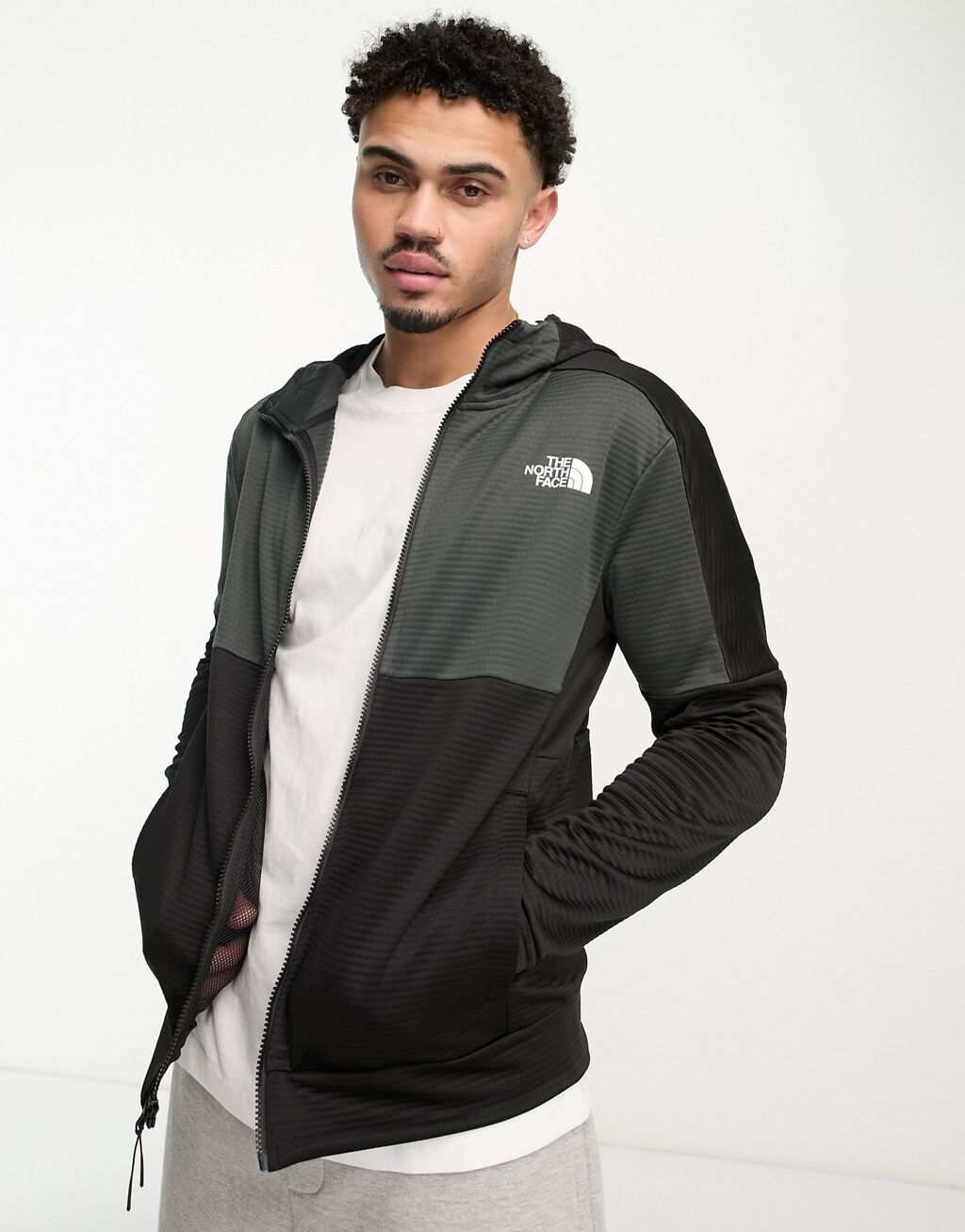 

Черная флисовая худи на молнии The North Face Training Mountain Athletic