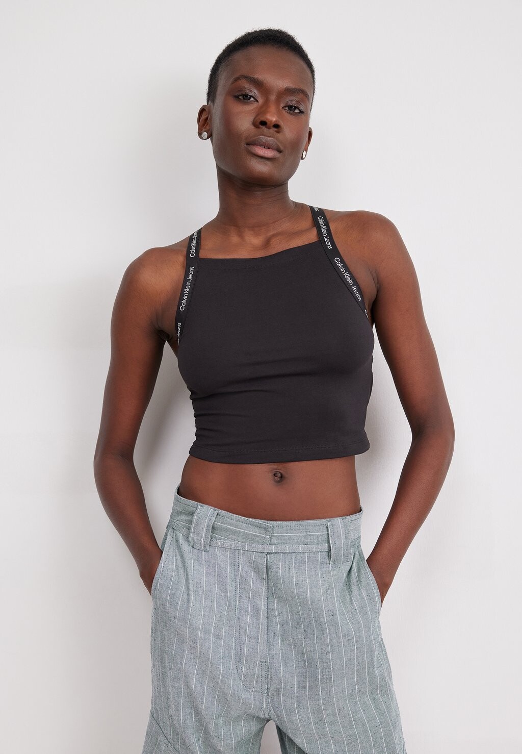 

Топ Logo Elastic Strappy Top Calvin Klein Jeans, черный