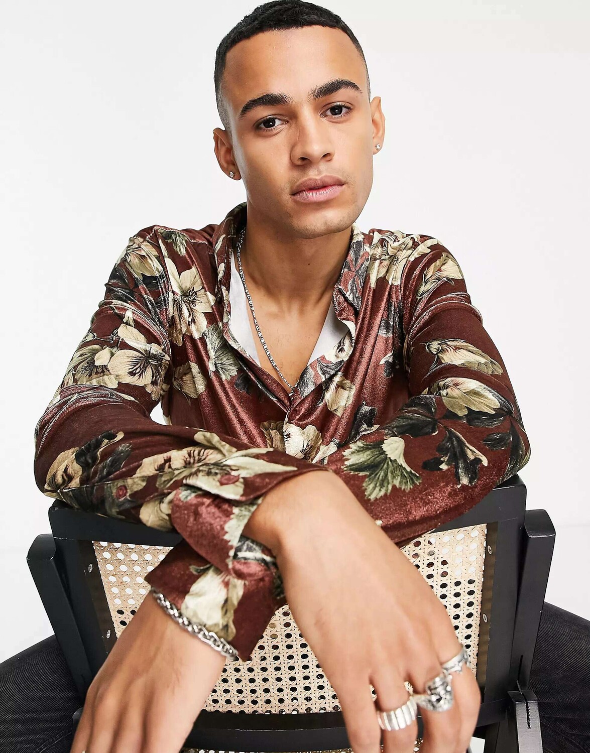 

Коричневая бархатная рубашка скинни ASOS с цветочным принтом