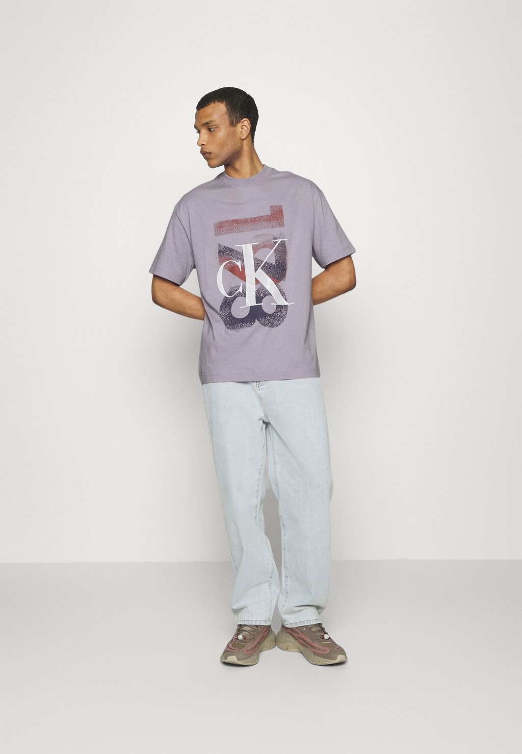 

Футболка с принтом VARSITY UNISEX Calvin Klein Jeans, лавандовая аура
