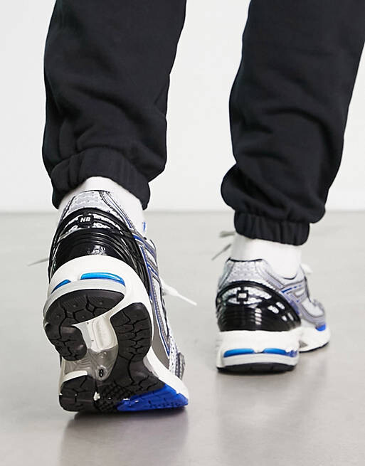 

Кроссовки New Balance 1906 белого металлика, синего с черным