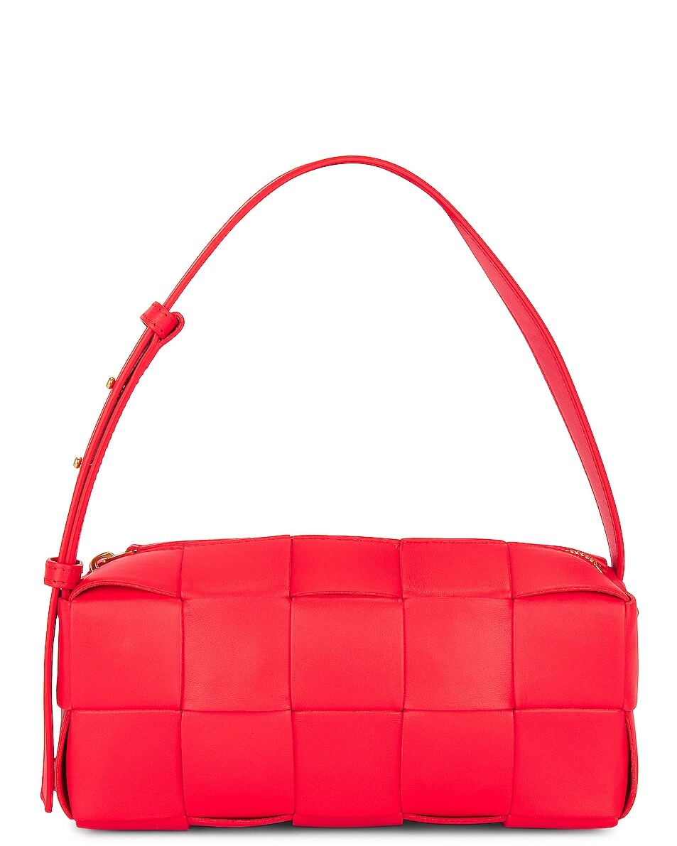 

Сумка через плечо Bottega Veneta Small Brick Cassette, цвет Vernis & Gold