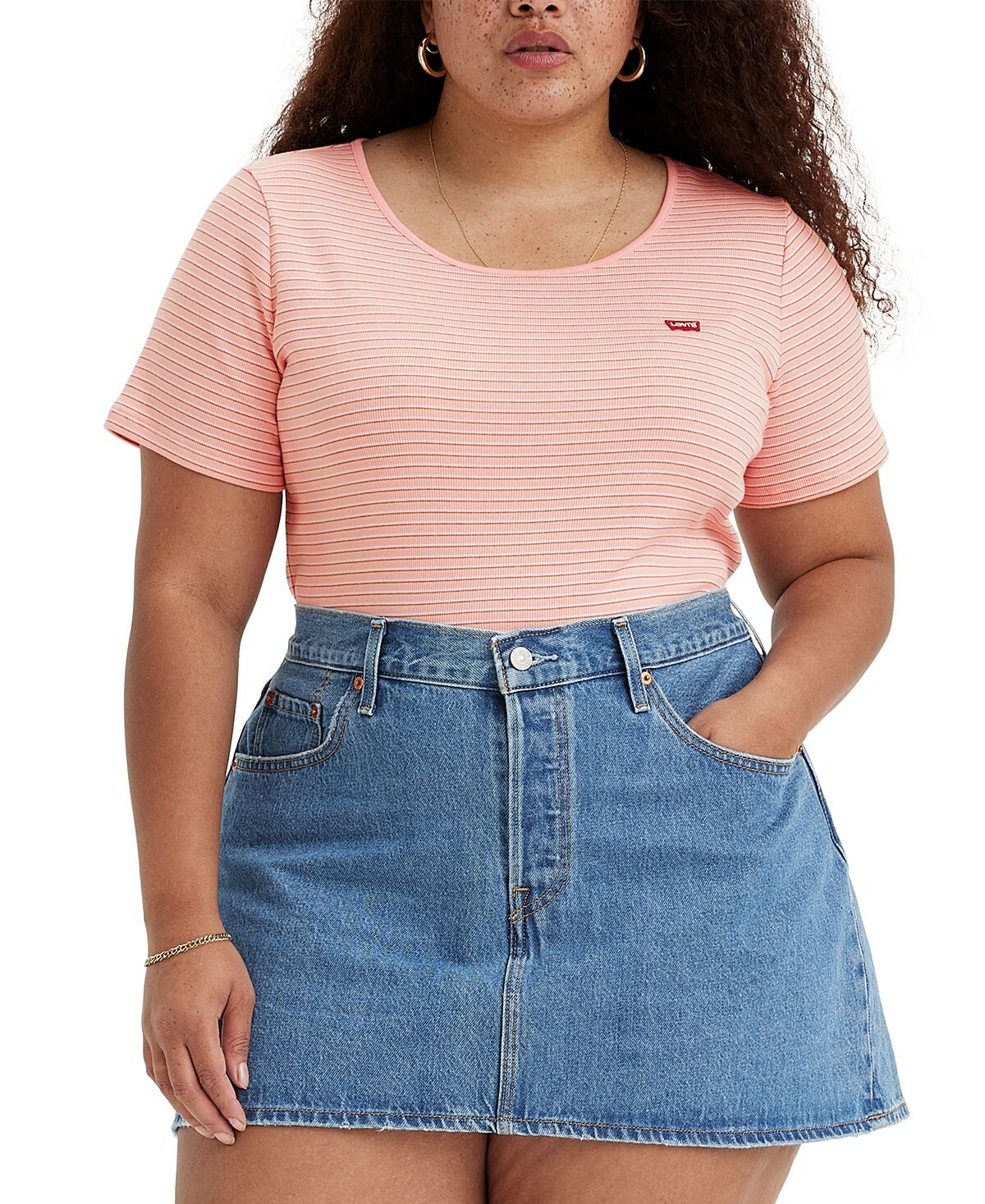

Модная футболка медового цвета с короткими рукавами больших размеров Levi's