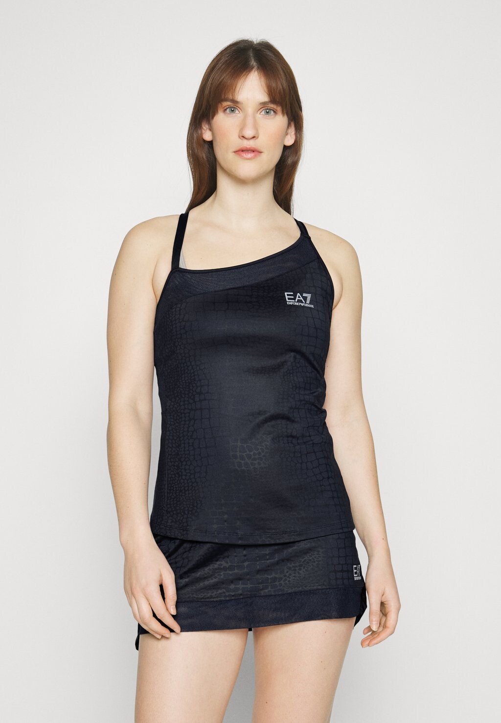 

Топ Armani Emporio