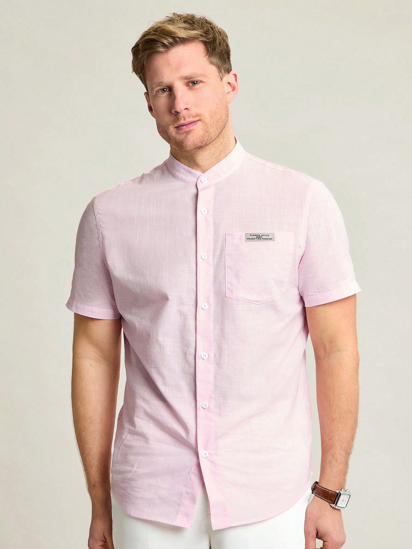 Мужская тканая рубашка с короткими рукавами Manfinity Homme для отдыха с карманом и нашивкой с надписью, розовый