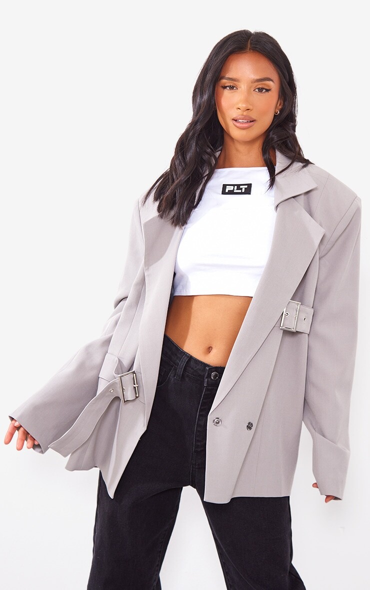 

PrettyLittleThing Серый пиджак оверсайз с пряжкой Petite