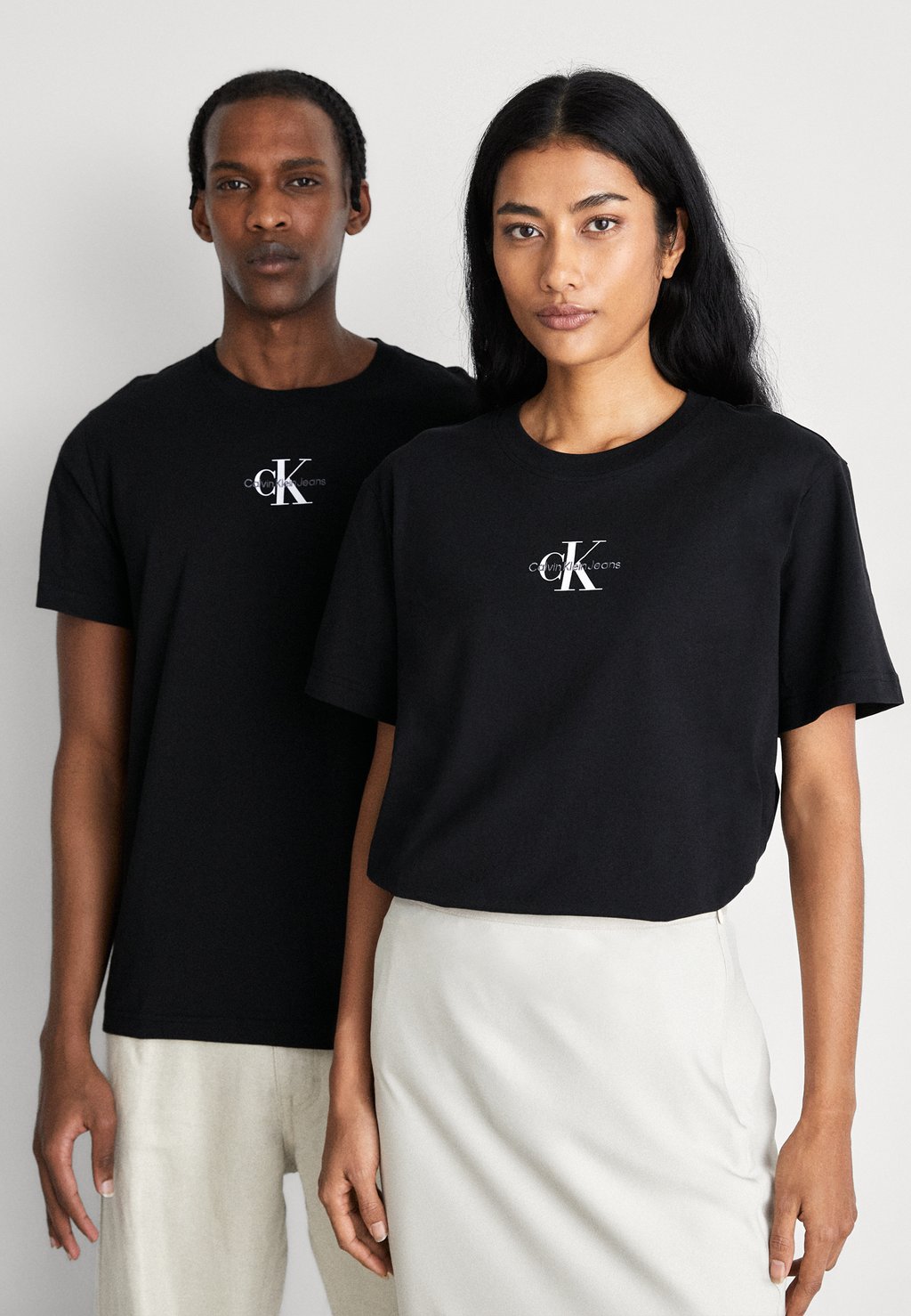 Базовая футболка Regular Tee Small Monologo Unisex Calvin Klein Jeans, цвет calvin klein black